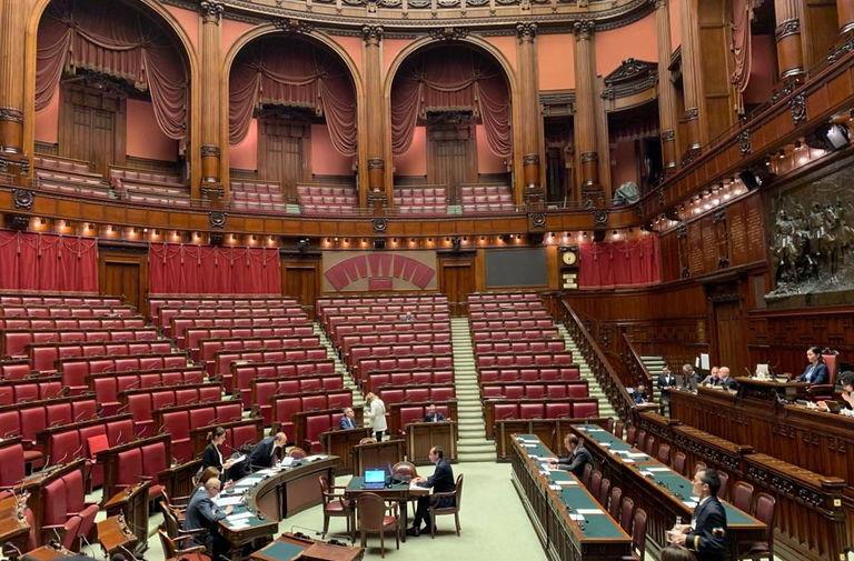 Il parlamento vuoto e lo stato di eccezione
